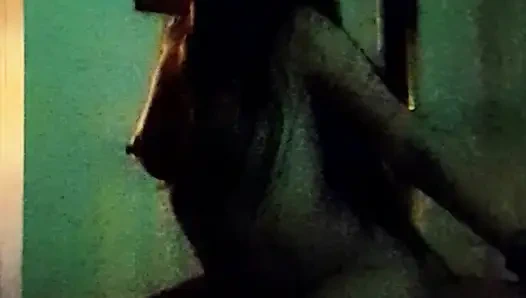 20 yaşındaki güzel üvey yeğeni, lezzetli bir şekilde inliyor