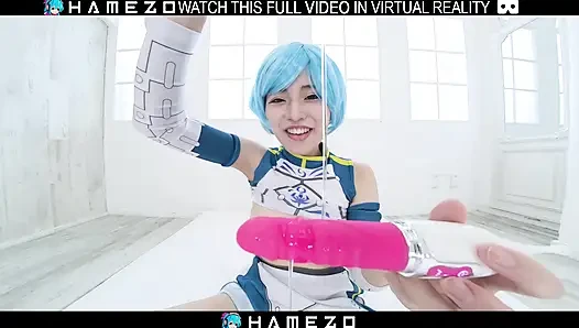 Azgın Japon kız Kanna Sakurahav sanal gerçeklikte bir seks oyuncağıyla eğleniyor.