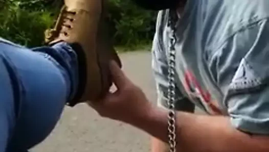 Schuhe lecken