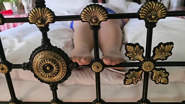 Mavi mini etek bölüm 1 ayak ovma