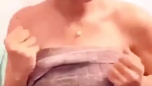 Duştan çıkmış süper seksi esmer