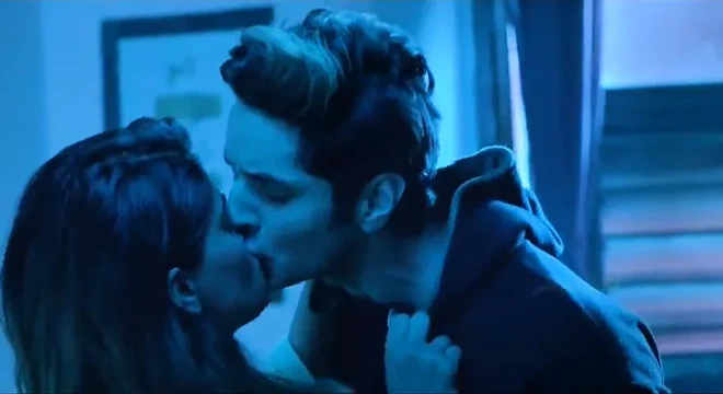 Ragini mms döner s01 sıcak sahneler bölüm 02