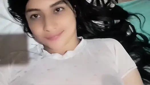 Bu latin gibi Kolombiyalı kadınları sever misin? Ne düşünüyorsun?