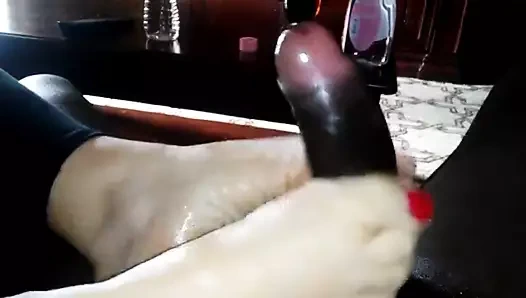 Kırmızı ayak bbc footjob