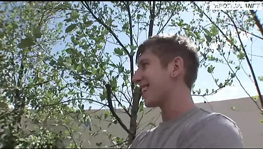 Sarışın genç kız - yüzüne boşalma