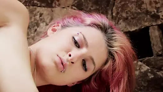 Onu becermeden önce ne yapması gerektiğini biliyor