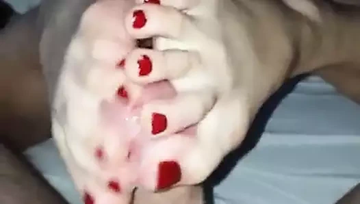 kırmızı ayak footjob