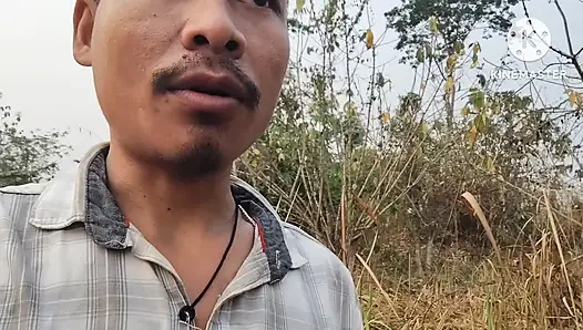 Jungle ghumne ke liye gaya hai