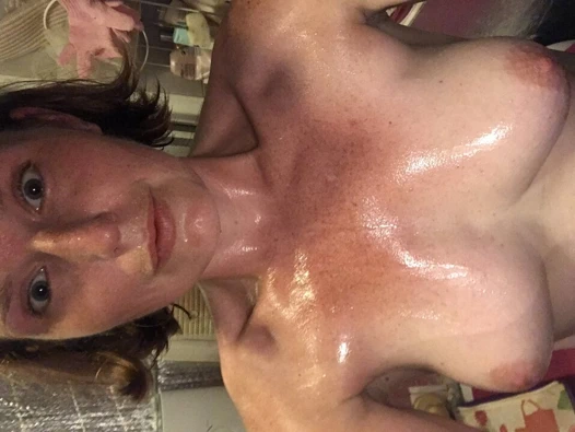 30 saatten fazla yolculuktan sonra banyoda ciddi anlamda ihtiyaç duyulan mega yoğun orgazm