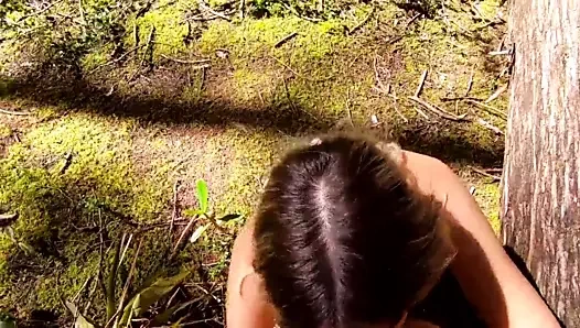 FREMDER SAUGT MEINEN SCHWANZ IN EINEM OFFENTLICHEN WALD