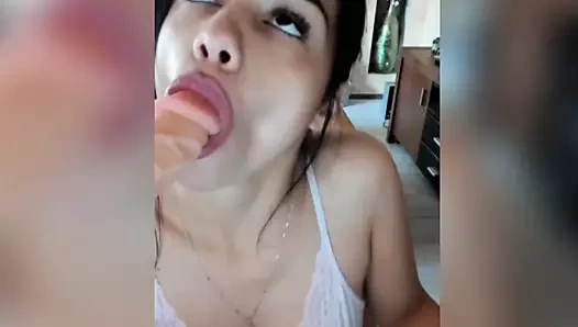 Emmek için horoz arıyor