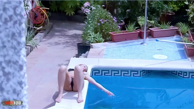Seksi video: Moana_pool_shower