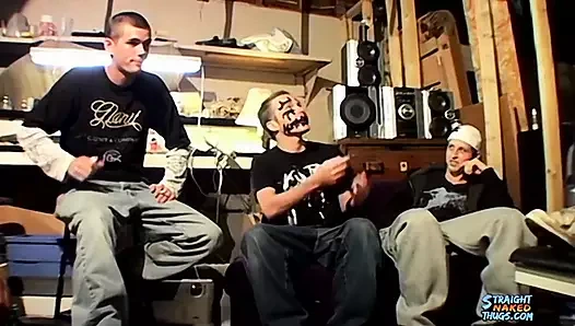 Heteroseksüel haydut adamlar grup yarakla sikişiyor