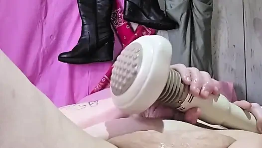 Genç erkek avcısı büyük şişman bir fıstığı sikiyor