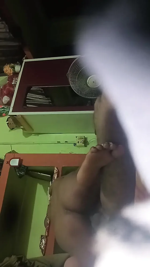 Hintli Üvey Kız Kardeş Inek Pozisyonunda