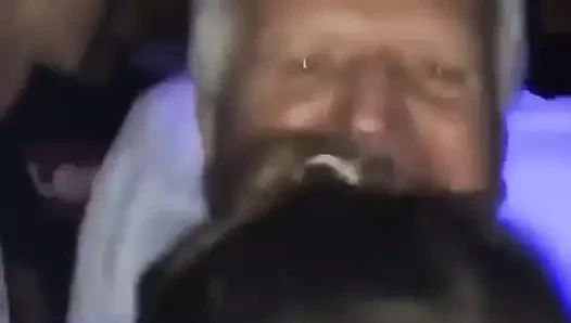 grand pere sa petite fille