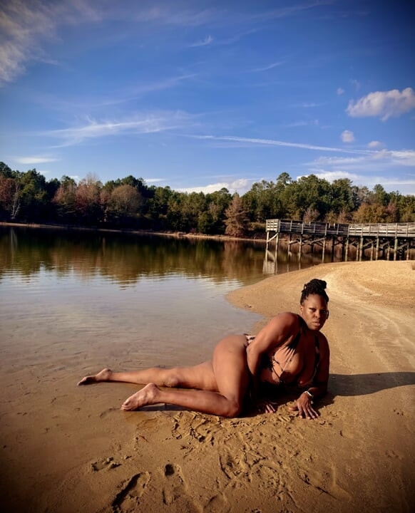 MATURE EBONY COUGAR MAKING FETISH CONTENT IN PUBLIC PT 1