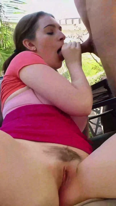 Maya Hitachi Ile Tek Başına Oynuyor, Sonra Üvey Babasının Yarağını Derine Alıyor