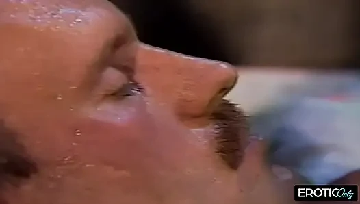 Ağzına sert boşalmalar