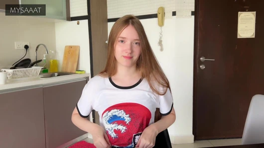 Üvey kız kardeş satrançta kayboldu ve amına iki kez boşalıyor
