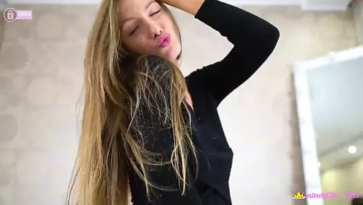 Seksi amatör camgirl sikikleri yapay penis içinde tan çorap