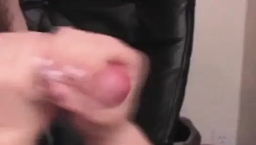 Düzgün vücutlu genç kızın ofiste elle muamelesi