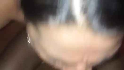 Latin kadın yarak emiyor