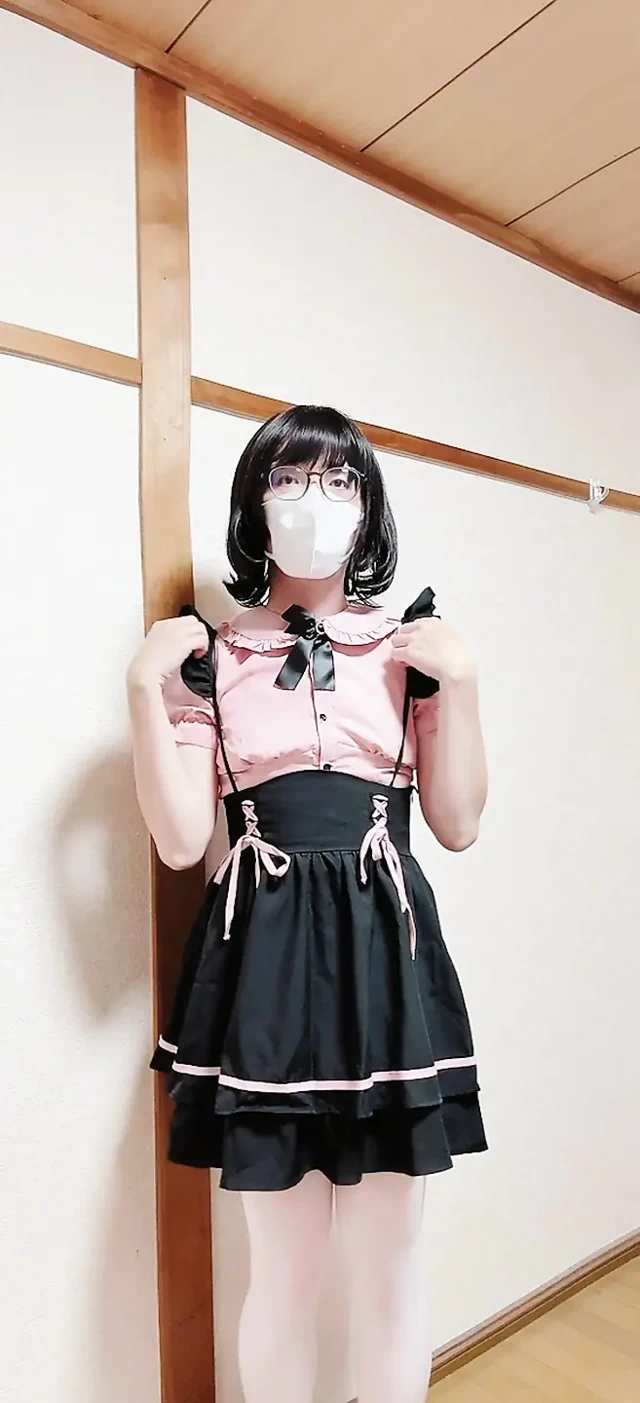 Bir ladyboy tarafından yeni yılın ilk striptiz ve mastürbasyonu!