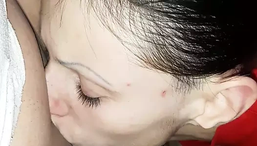 Onu kedimi yemesi için diz çöktürdüm - lezbiyen-illüzyon