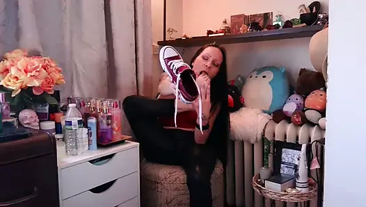 Ayakkabımın kokusunu almak istiyorum