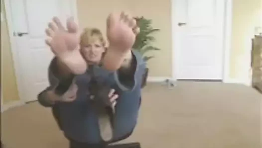 Raquel'in kokmuş takunyaları