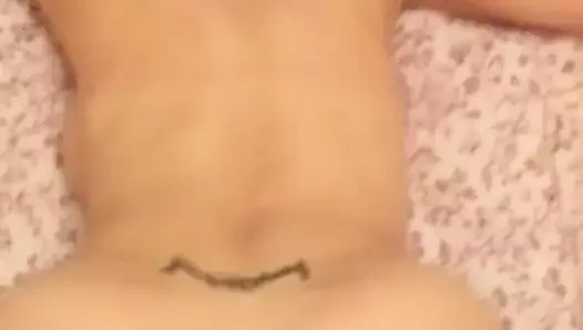 Siyah adam kasten sert beyaz kadını pompalıyor