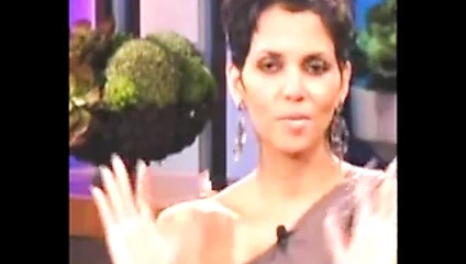 Halle berry'nin sıcak çapraz bacakları