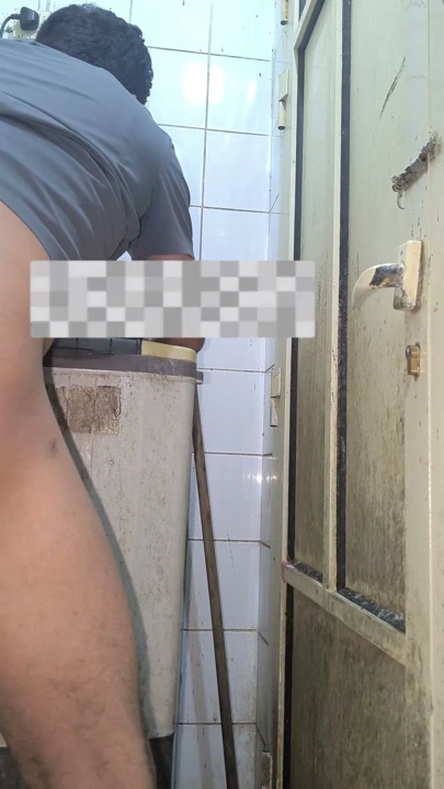Ateşli seksi üvey kız kardeşini görünce aklını kaybetti ve hemen boşaldı. | Klip 3