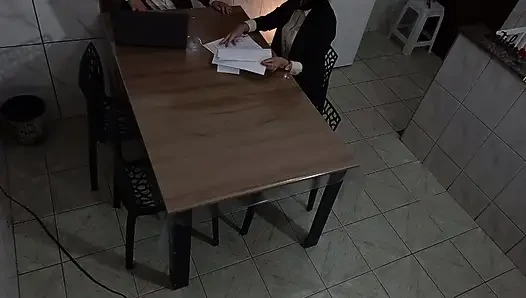 Sekreterin götü toplantı odasında sikiliyor.