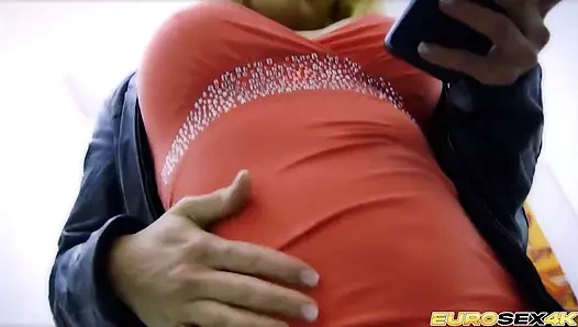 Büyük memeli Cathy Heaven ile acımasız derin anal