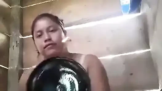 Nepalce banyo videosu