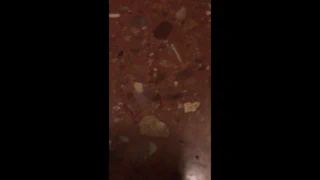 Tuvalette bana boşalmak için bir adam geldi.