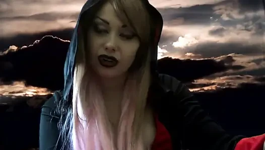 Evil Giantess vampir minik vücudunda biraz daha delik açacak