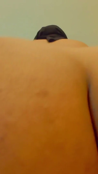 Ateşli Suudi orta yaşlı seksi büyük üvey anne otelde üvey oğlu tarafından sikiliyor - üvey anne üvey oğlunun mastürbasyon yaptığını görünce ateşleniyor (Arap tabusu) | Klip 2