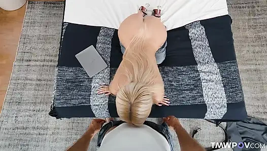 Büyüleyici Jessie Ames dizüstü bilgisayarını düzgün bir şekilde tamir etmek için komşusunu teşhir ediyor - teenmegaworld