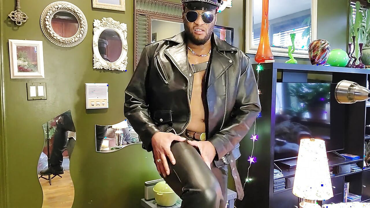 Kennie jai deriyle mastürbasyon yapıyor ve senin için büyük boşalıyor!!