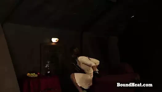 İhanete uğrayan kargo: eller halatlarda ve kırbaç sırtına vuruyor