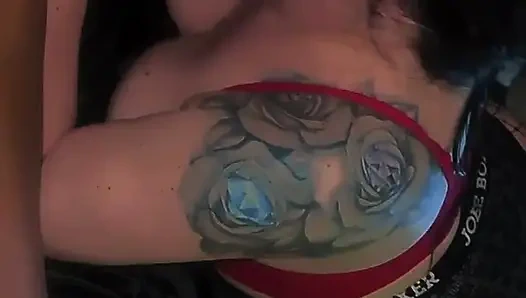 Dizlerimin üzerinde yalvarıyor