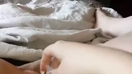 İri güzel sürtük erkek delisi buz dolduruyor 1