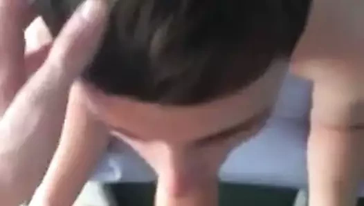 Twink babasının sikini emiyor