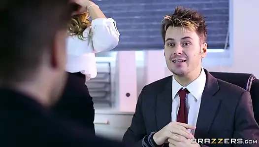 Büyük memeler iş başında - Ryan Ryder'ın hukuk firması röportajı Stacey Saran ile sert bir sikişe dönüşüyor