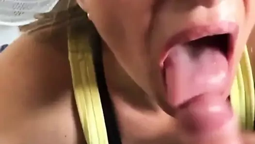 la madre chupa el vecino