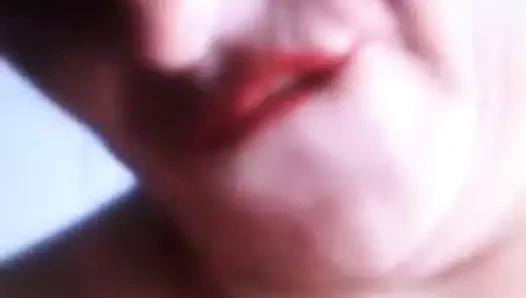 Üvey annemin bir arkadaşı ve seksi dudakları! amatör!