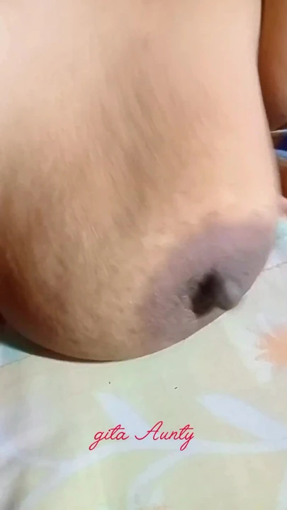 Indian besi lokal bhabhi big boobs show in night room | Clip 1